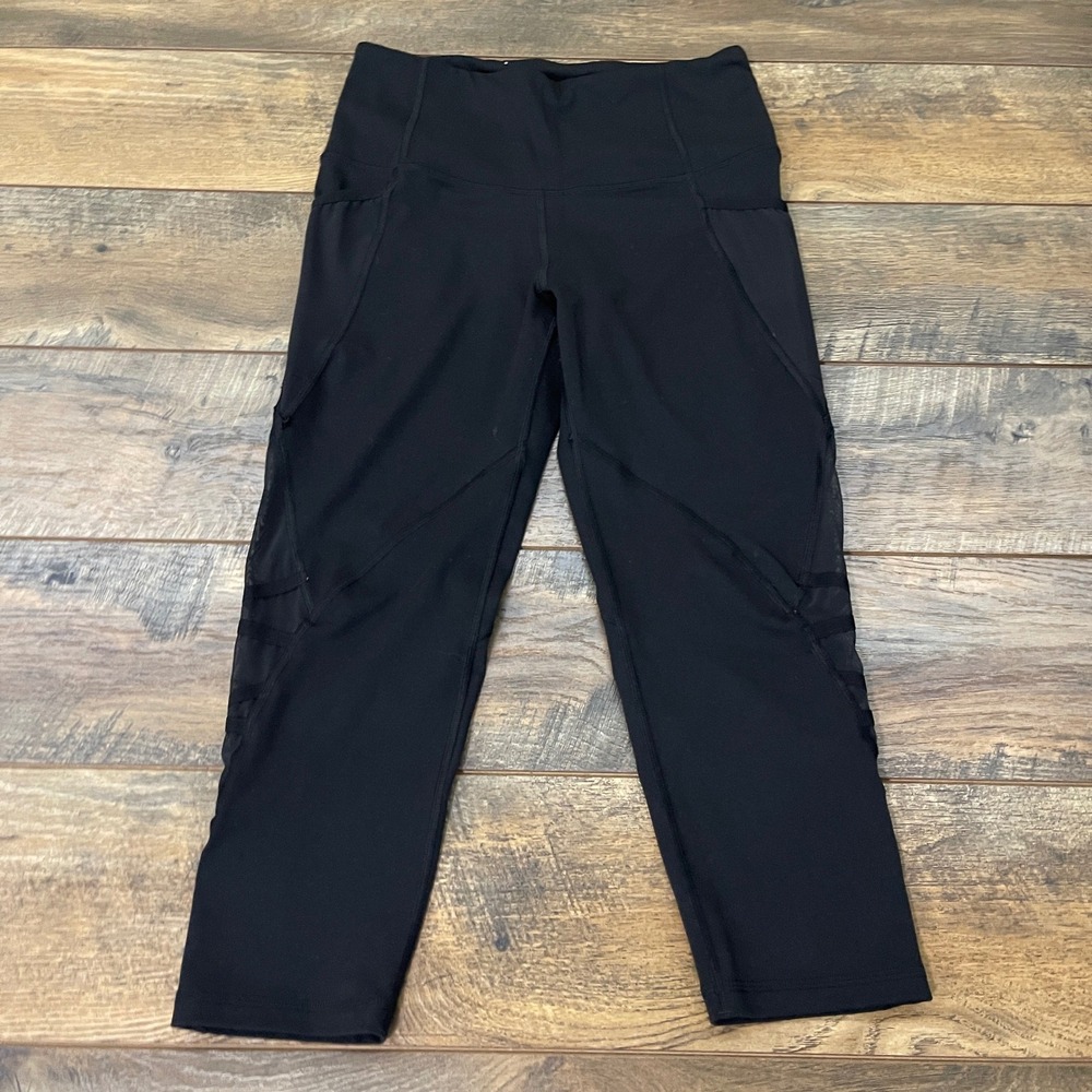Victorias Secret Sport Knockout Black Mesh Lattice Capri Leggings M Activewear